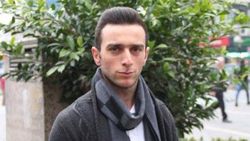 Kemençe sesini duyunca yerinde duramıyor