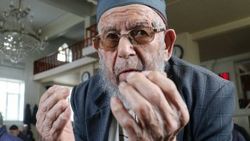 105 yaşındaki Seyit Dede, ibadetle ayakta kalıyor
