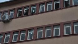 Sınıfta arkadaşlarıyla tartışan öğrenci pencereden atladı