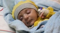 'Yaşamaz' denilen Ömer bebek yaşam savaşını kazandı