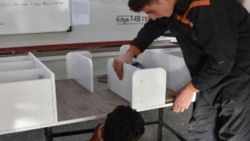 Niğde'de öğrenciler hem okuyor hem para kazanıyor