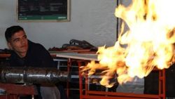 Öğrenciler itme kuvvetli LPG’li jet motoru yaptı