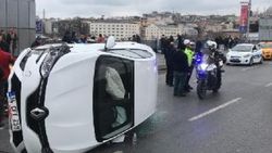 Galata Köprüsü'ndeki kaza, uzun araç kuyrukları oluşturdu