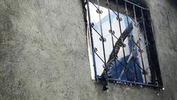 Yangın söndüren itfaiyenin hortumları soğuktan çatladı