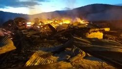 Kastamonu'da 2 ev ve bir ahır yandı
