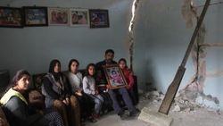 Çocukları ölümün eşiğindeki ailenin evleri yıkılmak üzere