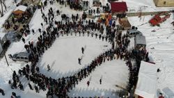 Artvin'de kar üstünde horon havadan görüntülendi