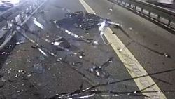 Metrobüs ile motosikletin çarpışma anları