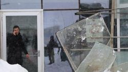 Van'da hastane girişindeki çatı çöktü: 9 yaralı
