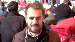 Deprem bölgesinde yerel televizyon muhabirinin zor anları