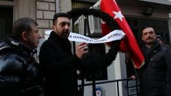 Yunanistan Başkonsolosluğu'na siyah çelenk bıraktılar