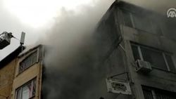 Eminönü'nde bir hanın çatısında yangın çıktı