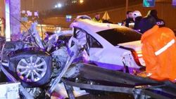 İstanbul'da bariyerlere çarpan araçtaki sürücü öldü