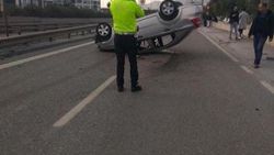 İzmir'de otomobil takla attı: 1 ölü, 4 yaralı