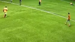 Halı sahada kalp krizinden ölüm anı kameralara yansıdı