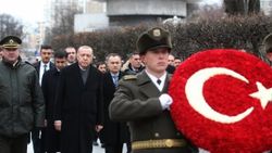 Erdoğan'dan Meçhul Asker Anıtı'na ziyaret