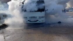 Konya'da seyir halindeki minibüs yandı