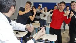 Geometri dersini müzikle sevdiren öğretmen