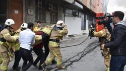 Yangına müdahale ederken düşen itfaiye eri ağır yaralandı