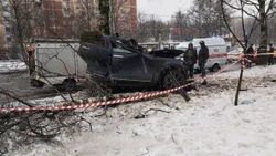 Rusya'da ağaçlara çarpan araçtaki 2 kişi öldü