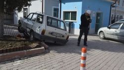 Direksiyon başında kalp krizi geçirince 3 araca çarptı