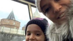 Demet Akalın, kızı için minibüs aldı