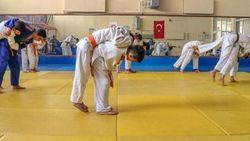 Sokakta çalıştırılan çocuklar, hayata kazandırıldı
