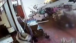 Gaz ile freni karıştıran kadın sürücü