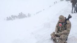 Van'daki çığ faciasına damga vuran fotoğrafın hikayesi