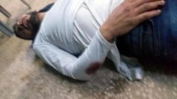 Yunan polisinin dövdüğü göçmenler köy kahvesine sığındı