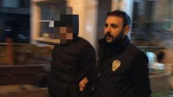 Evine giren hırsızı yol ortasında yakaladı