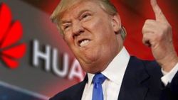 Donald Trump, Huawei yüzünden Boris Johnson'la tartıştı