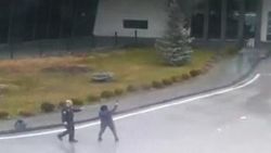 Eşiyle tartışan kadın, otogarda silahla havaya ateş etti