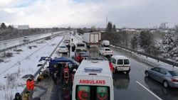 TEM'de feci kaza: 2'si ağır 4 yaralı