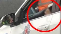 Resmi araçta sigara içen polis hakkında soruşturma