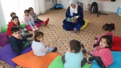 67 yaşında okuma yazma öğrendi, çocuklara masal okudu