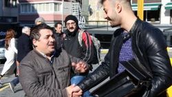 Taksisinde unutulan 70 bin lirayı sahibine teslim etti