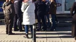 Arnavutköy'de zabıta, simit satan gence engel oldu