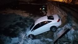 Tekirdağ'da bir araç inşaat çukuruna uçtu