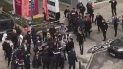 İstanbul'da 50 lise öğrencisi birbirine girdi
