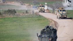 Suriye sınırına 300 araçlık askeri sevkiyat