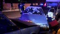 Çorum'da bir sürücü park halindeki araca çarptı: 4 yaralı