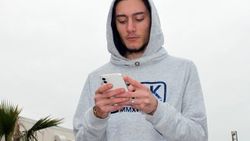 Apple'ın açığını buldu, ödülü depremzedelere bağışladı