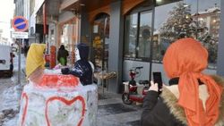 Sevgililer Günü’ne özel kardan sevgili