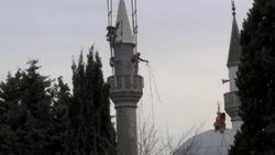 Bağcılar'da minare tepesinde önlemsiz çalışma