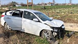 Otomobil sulama kanalına çarptı: 7 yaralı