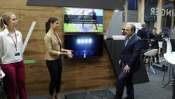 Bakan Varank teknoloji konferansında ürünleri inceledi