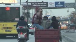 Motosikletle tehlikeli yolculuk