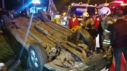 İzmir'de bir araç takla attı: 2 yaralı