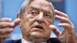 Soros: Zuckerberg görevi bıraksın